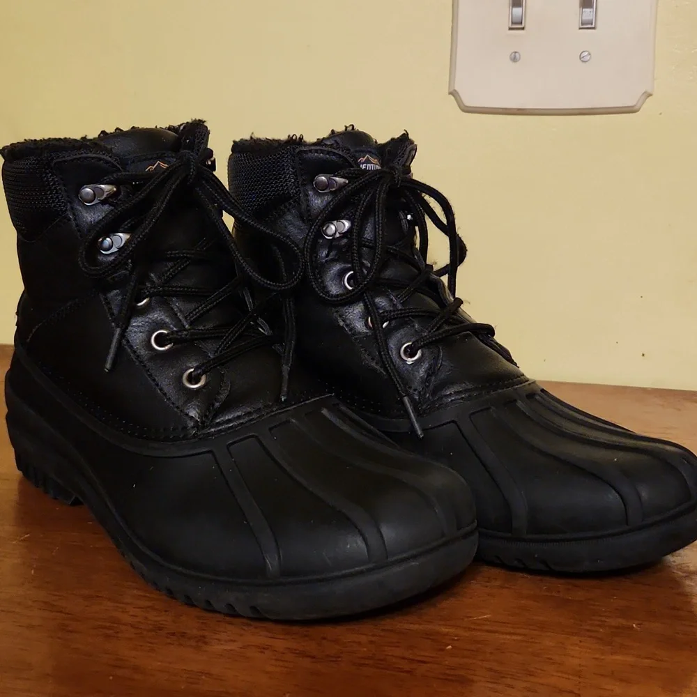 Men's Adventuridge Black Lace-Up Winter Boots Size 9